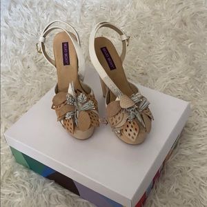 Mojo Moxy floral patch heel